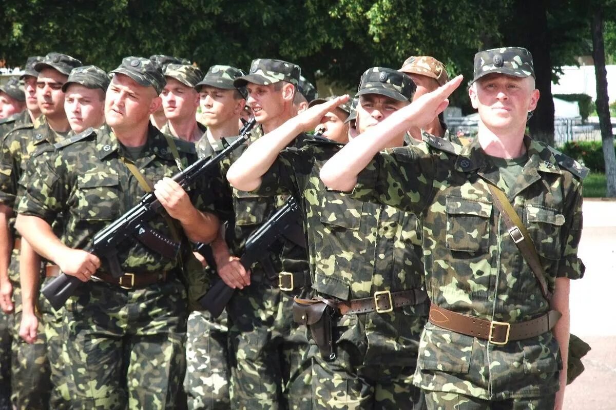 Контрактная армия. Военнослужащие контрактники. Служба по контракту. Служба в армии. Стоит ли идти служить по контракту.