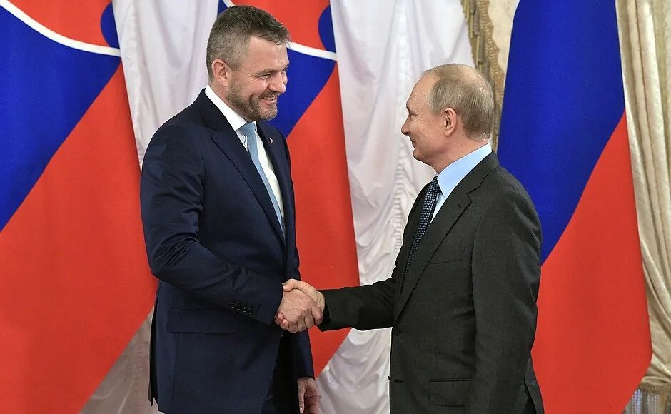 Российско словацкие отношения. Словакия дружит с россией. Словакия дружит с россией. Словакия дружит с россией. Словацкий флаг и российский.