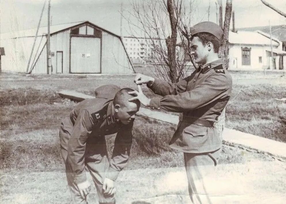 Дедовщина в Советской армии. Старослужащий Советской армии. Стройбат СССР дедовщина. Дедовщина в ссср