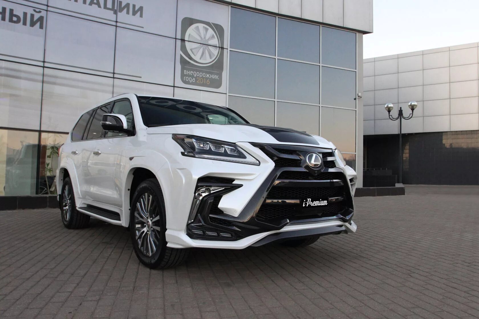 Lexus lx 570 2012. Обвес 570. Лексус лх 570 в обвесе. Lexus lx 570 2016. Lexus lx 570 кхан.