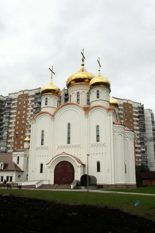 Храм митино пятницкое. Храм митино пятницкое. Храм на пятницком шоссе в митино. Храм в митино на пятницком всемилостивого спаса. Храм всемилостивого спаса в митино.