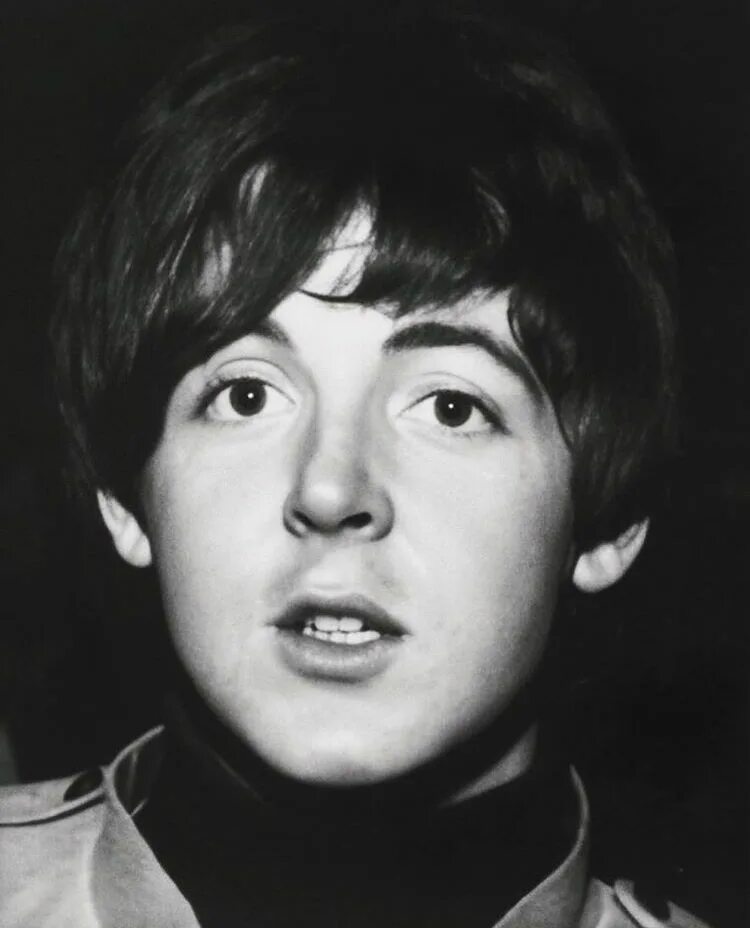Юный пол. Пол маккартни. пол маккартни битлз. paul mccartney 1965. пол маккартни молодой.