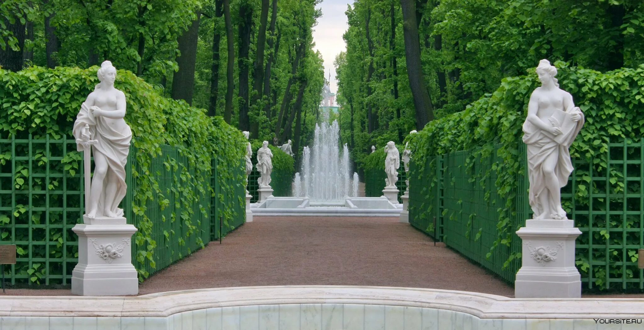 Летний сад в санкт-петербурге. Амфитеатр летний сад. Летний сад питер. Летний сад петра 1 в санкт-петербурге. Летний сад петергоф.