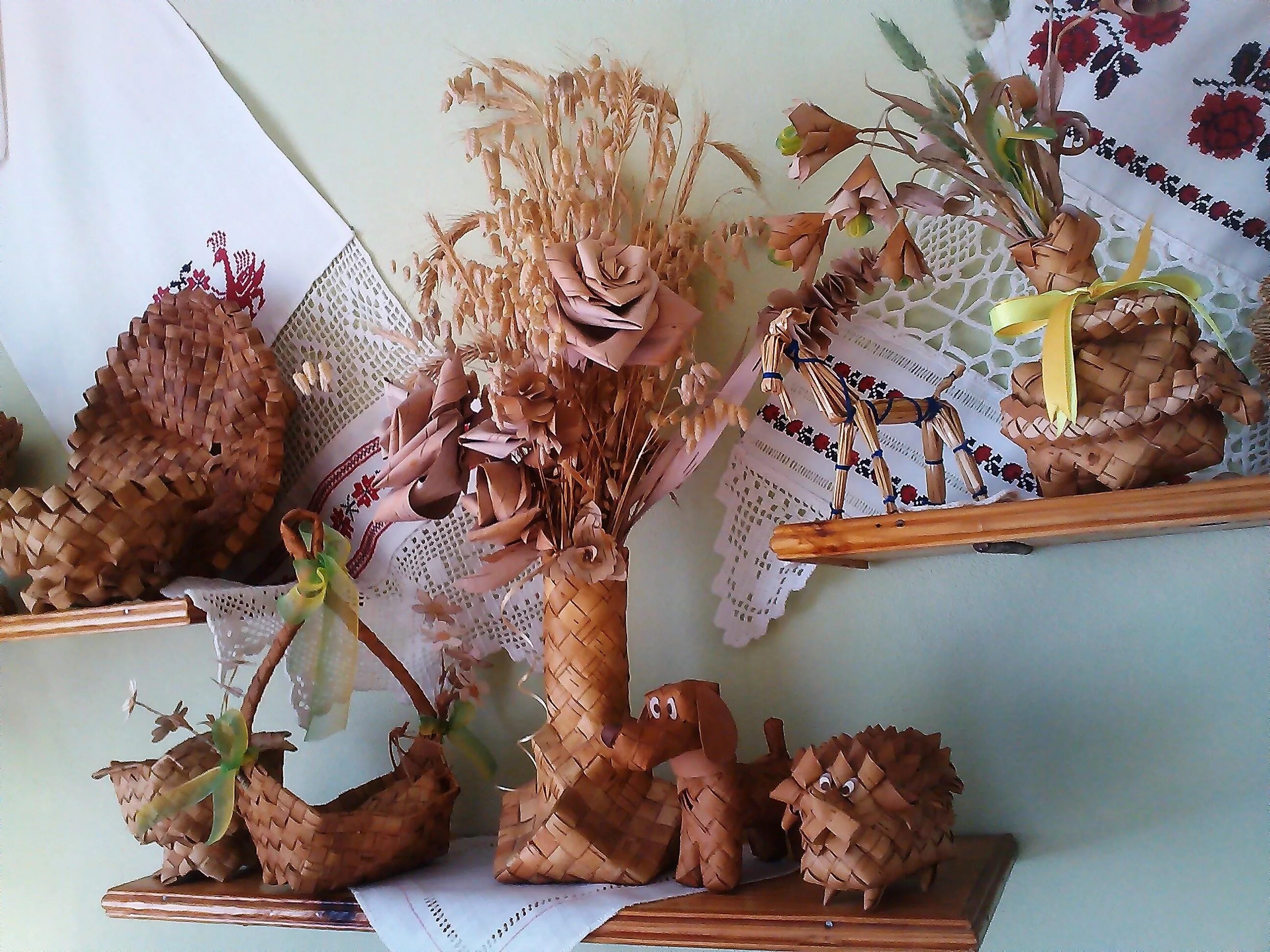 изделия из соломки. украшения из соломки. панно из бересты. панно из природного материала. художественная обработка природных материалов.