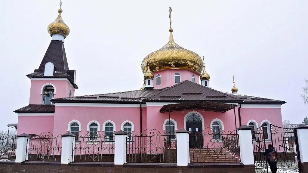 Приход больший. Церковь Архангела Михаила Ставропольский край. Село Круглолесское Александровский район Ставропольский край. Храм Архангела Михаила Александровское Ставропольский край. Храм село Круглолесское.