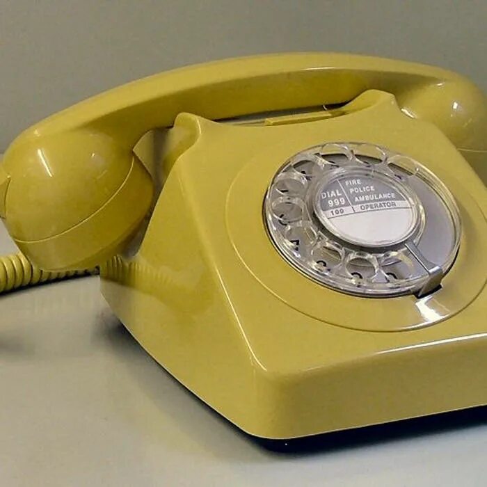 Телефонный аппарат. Старый телефон. Первый телефонный аппарат. Старинный телефонный аппарат. Какие были старые телефоны