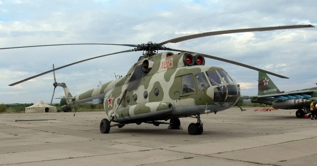 Don’t smile at me билли айлиш. Look at me картинка. Вертолёт ми-8амт. Лук ат ми. Многоцелевой ми 8.