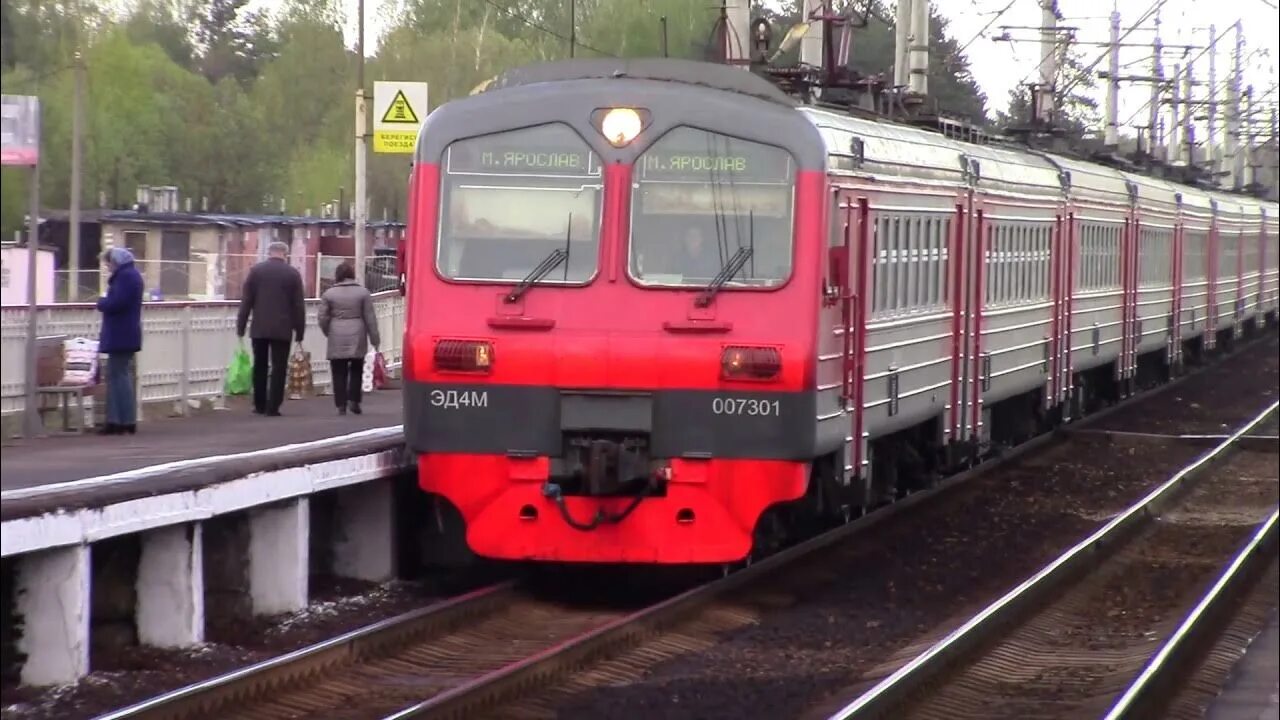 Открытие станции кокошкино. Платформа кокошкино. Новая станция кокошкино. Кабина эр2т 7200. Кокошкино станция жд.