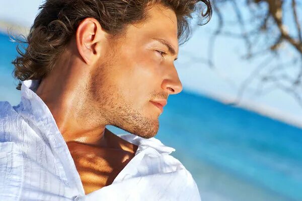 Мужчина плачет. Мужина ижензина ссорябтся. Первая близость с мужчиной. Интерес женщина. Холодность в отношениях.