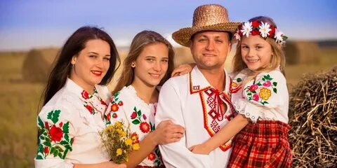 Национальный костюм семья