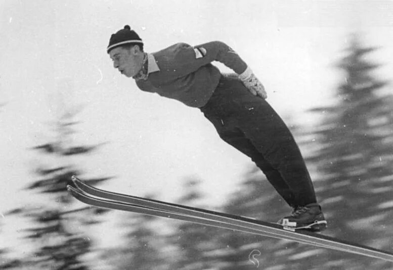 Прыжки на лыжах с трамплина 1912 год. Олаф Рюэ прыжки с трамплина. Прыжки с трамплина 1924 Франция Шамони. Первые прыжки с трамплина на лыжах