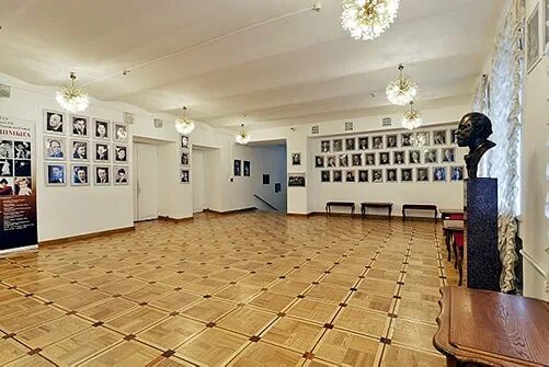 Театр оперетты буфет. Московскийтевтр оперетты фойе. московский театр оперетты фойе. фойе саратовского театра оперетты. розовое фойе театр музыкальной комедии.