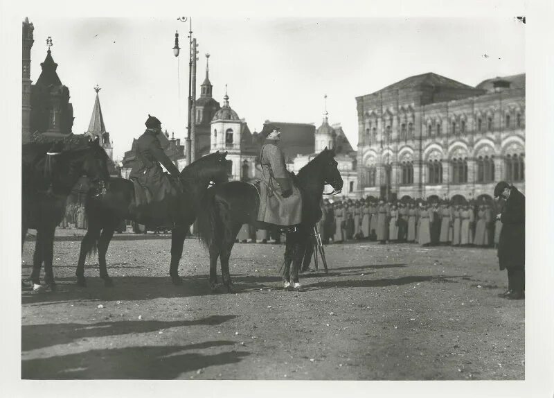 Новшество парада 1925. Первый парад 1918г на красной площади. Новшество парада 1925. 1927. Парад на красной площади 1925.