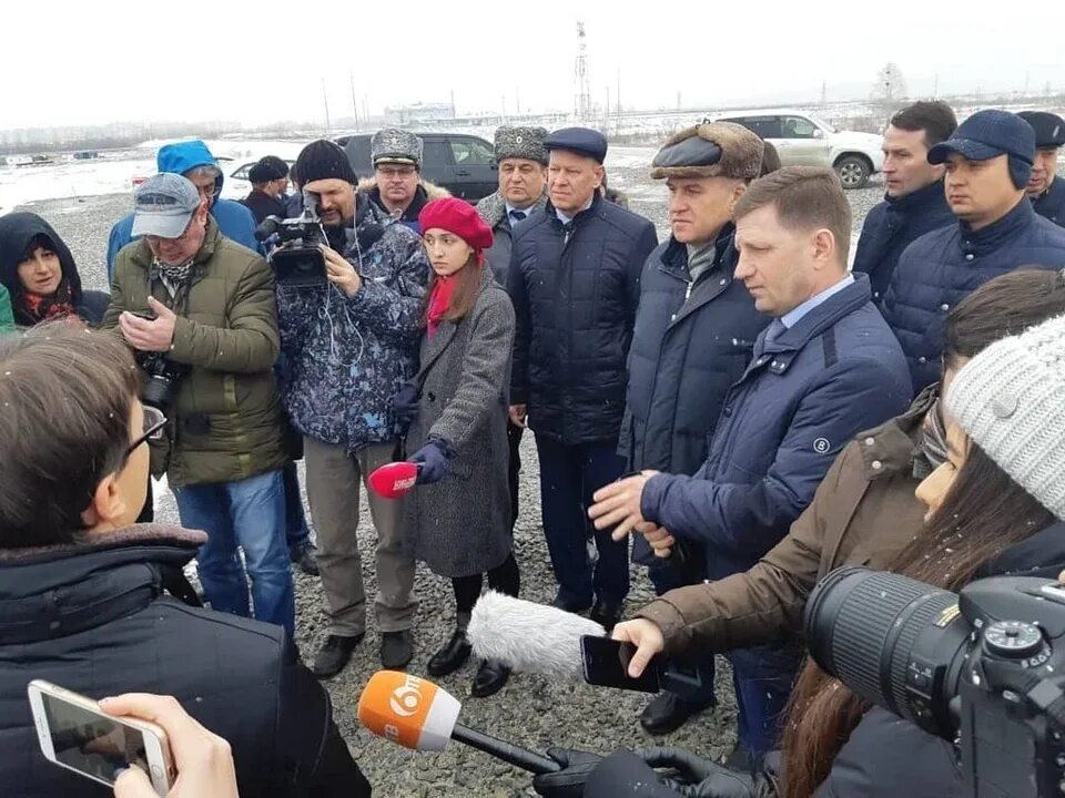 Последние новости в Комсомольске. Губернатор Хабаровского края в Комсомольске на Амуре с детьми. Новости сегодня последние свежие. Приезд Фургала в Николаевск на Амуре. Свежие новости комсомольска на амуре сегодня