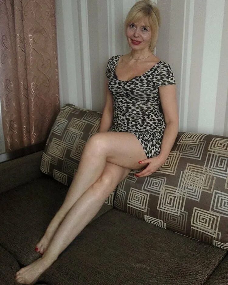 Зрелки и молодые в комнате