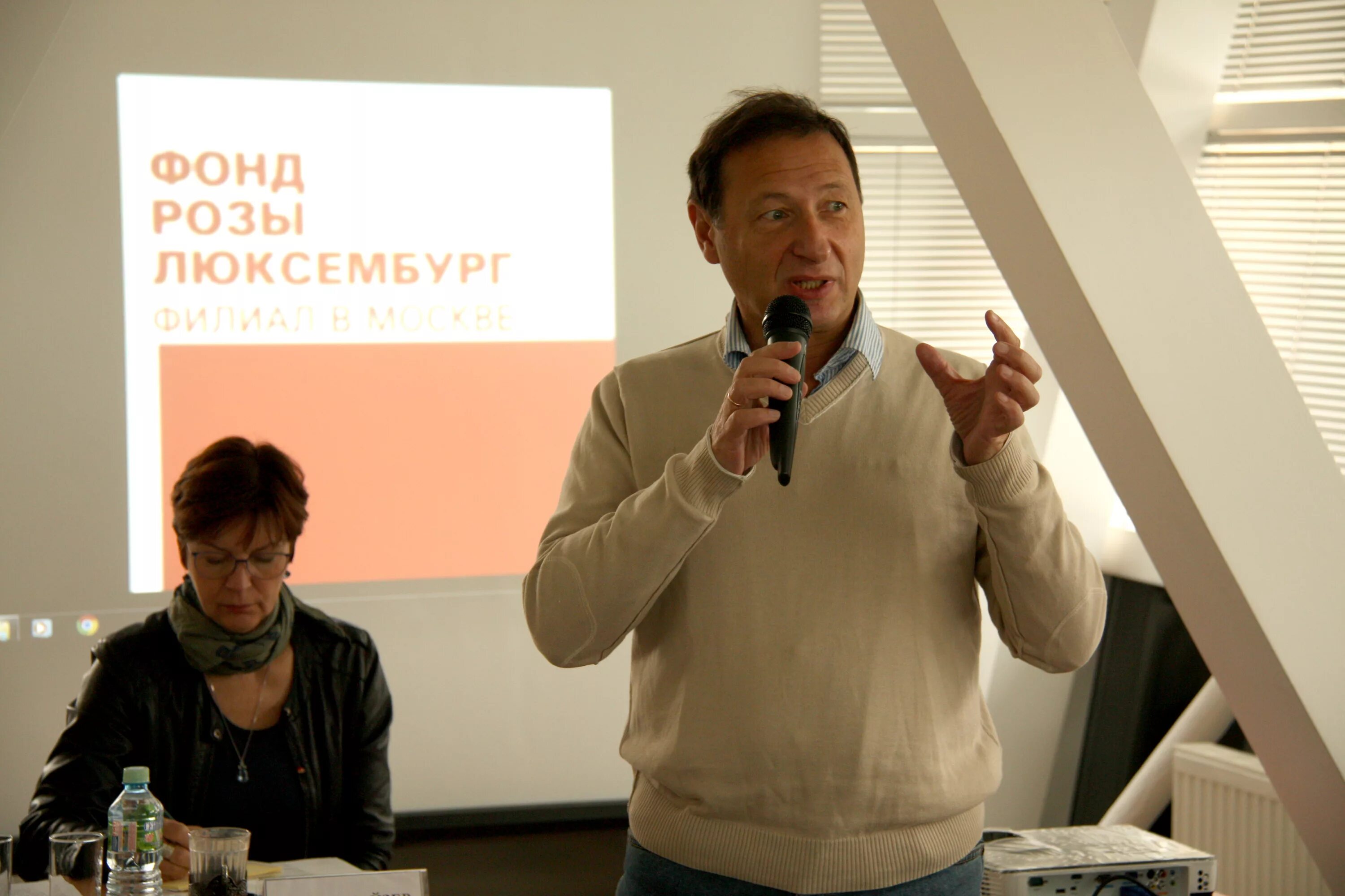 женщины международные обозреватели. фонд розы. фонд розы. фонд розы люксембург лгбт. Kai merk luxemburg.