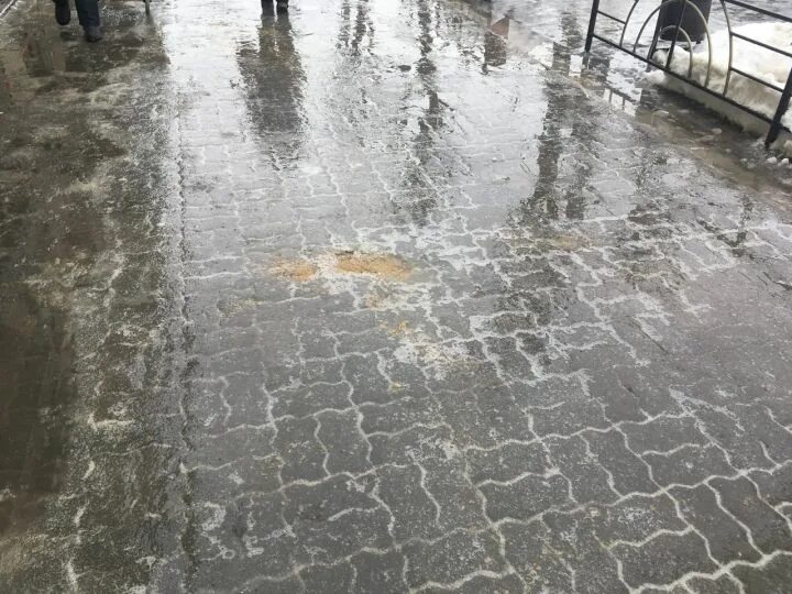 воронеж ледяной дождь. желтый уровень погодной опасности. гололед в воронеже видео. травмпункты переполнены пострадавшими от гололедицы. гололед в воронеже видео.