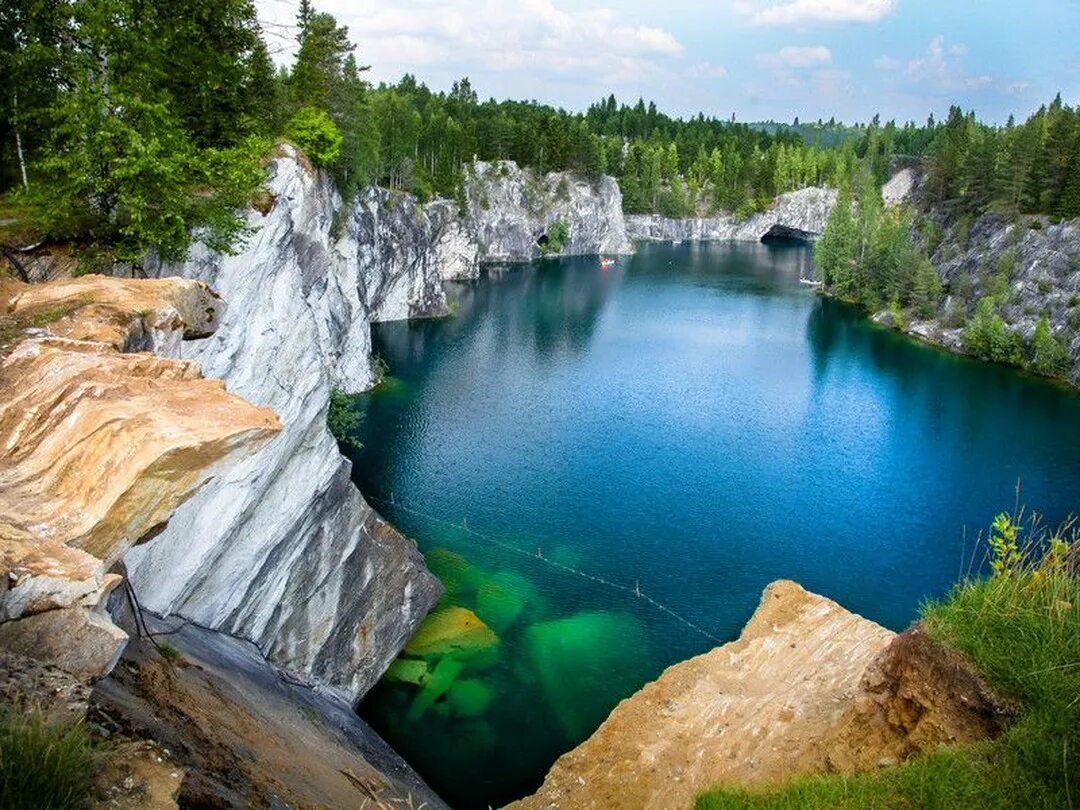 Сортавала места. Карелия каньон Рускеала. Горный парк Рускеала мраморный каньон. Сортавала горный парк Рускеала. Сортавала каньон Рускеала.