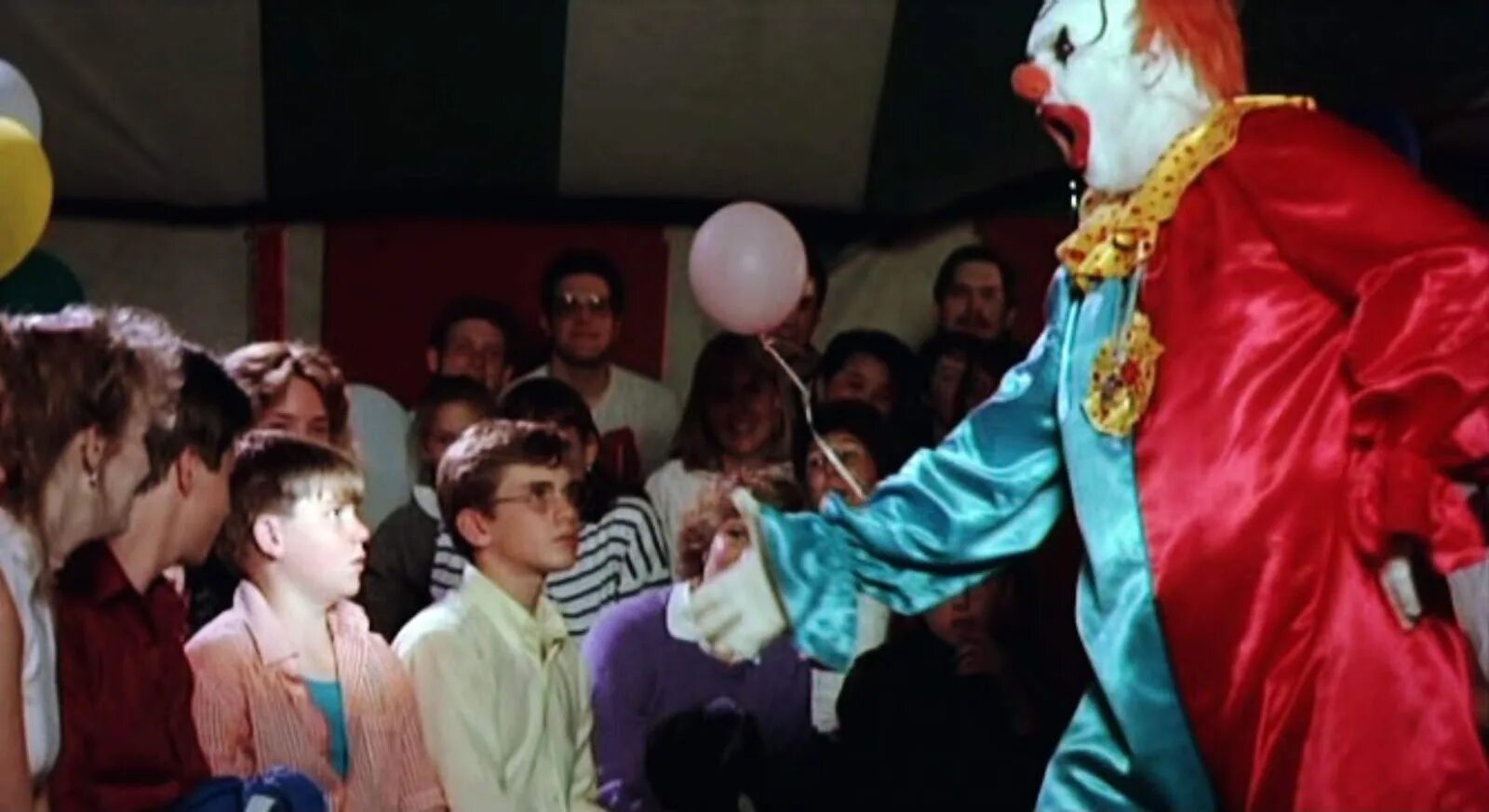 Кукольный дом клоун кобби. Дом клоунов 1988. Сэм Рокуэлл дом клоунов.