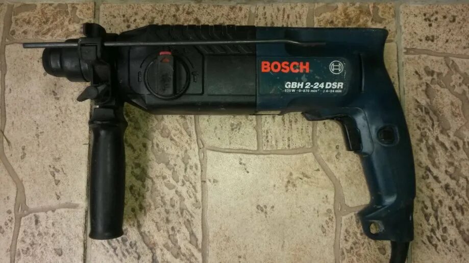 Перфоратор bosch gbh 24. Бош GBH 2-24 DSR. Перфоратор Bosch gbh2-24 DSR 0611228708. Перфоратор GBH 2.24 DSR. Bosch GBH 240.