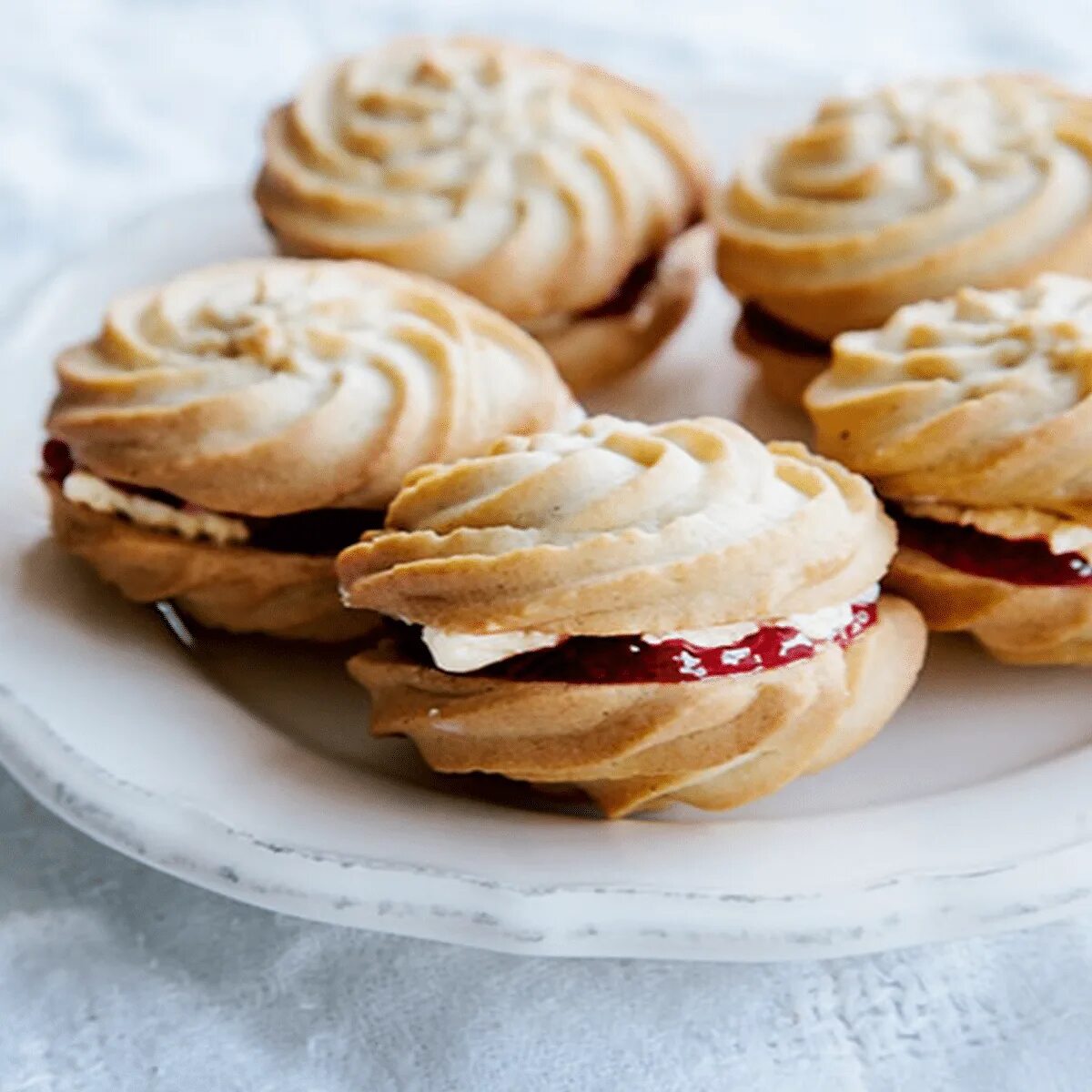 Lazy tarts. Viennese whirls. bakewell tart. lazy tarts бусти. emma’s viennese whirls.