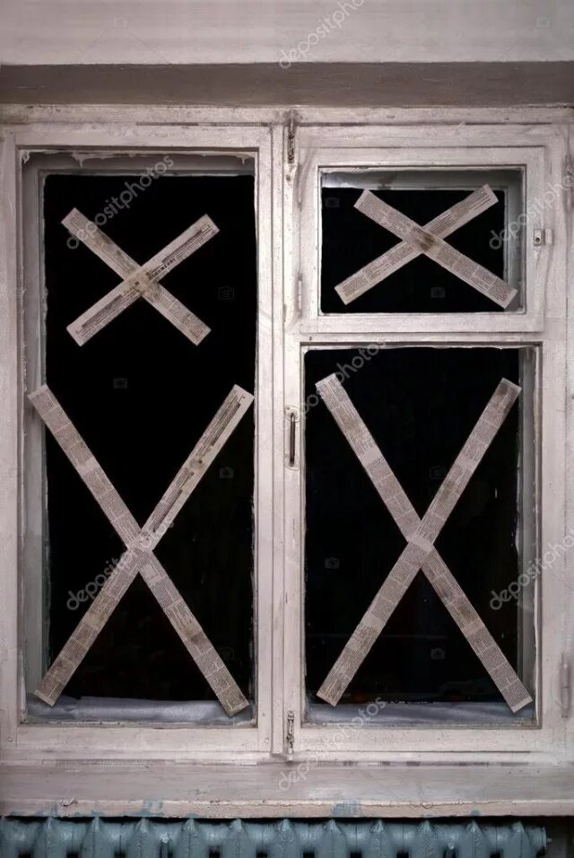 Кресты на окнах. Крест оконной рамы. Блокада ленинграда блокада окна заклеенные крест накрест. Кресты на окнах. Блокада ленинграда окна заклеивали.