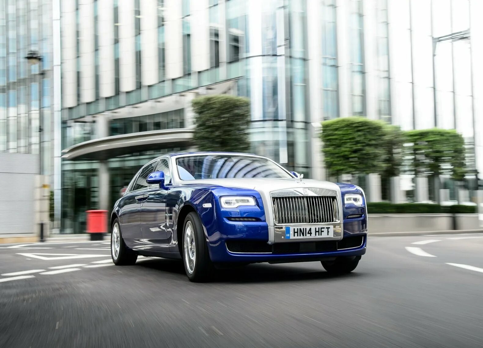 Rolls com. Rolls Royce Ghost 2014. 2015 Rolls-Royce Ghost Series II. Rolls-Royce Ghost Extended Wheelbase. Rolls Royce Ghost 2015.