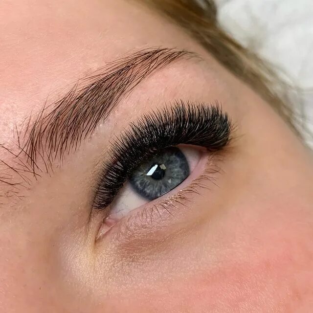 ресницы веники. наращивание ресниц южно сахалинск. реснички наращивание. ресницы на лермантова3 хабаровск. красивые нарощенные ресницы.