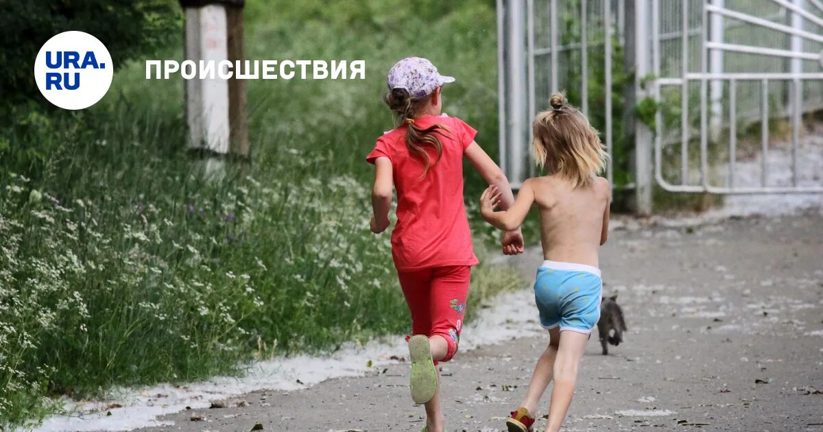 Последствия мощного золотого дождика оказались весьма приятными для двух юных дев