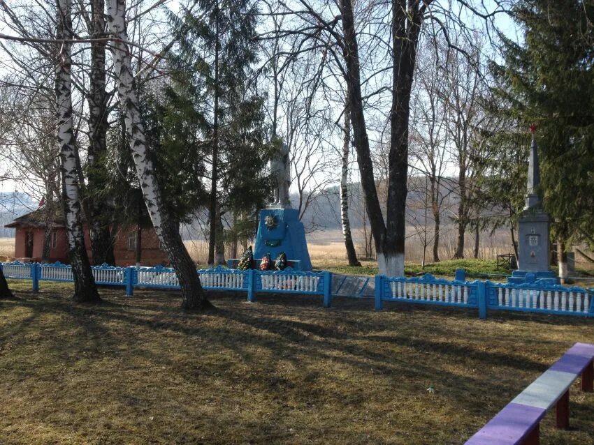 Сажное белгородская область. Сажное Яковлевский район. Сажное Яковлевский район Белгородская область. Станция Сажное Белгородская область Яковлевский район. Памятник с.. Сажное Яковлевского района Белгородской области.