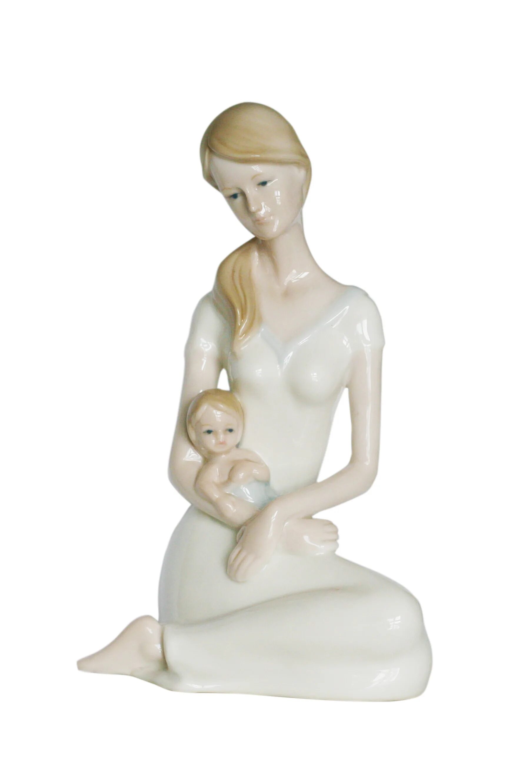 Нужна фигурка. Статуэтка мама. Фарфоровая статуэтка мама мать. Фигурка матери с младенцем. Статуэтка мама с сыном.