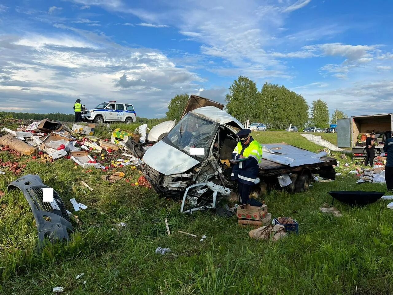 Авария трасса Екатеринбург Каменск Уральский. ДТП на трассе Екатеринбург Каменск Уральский. Дорожно-транспортное происшествие. Лобовое столкновение автомобилей. Новости дня аварии