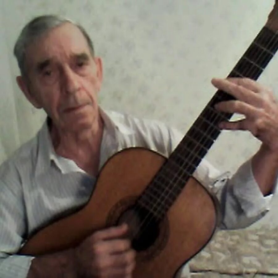 Мастер по изготовлению музыкальных инструментов. Плотников геннадий андреевич барнаул. Сергей горынин скрипичный мастер. Мастерская по изготовлению музыкальных инструментов. Мой папа плотник 2 класс.