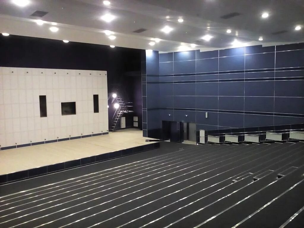 Ремонт современника. Театр современник фойе. Ремонт современника. Зал современника на чистых прудах. Ремонт современника.