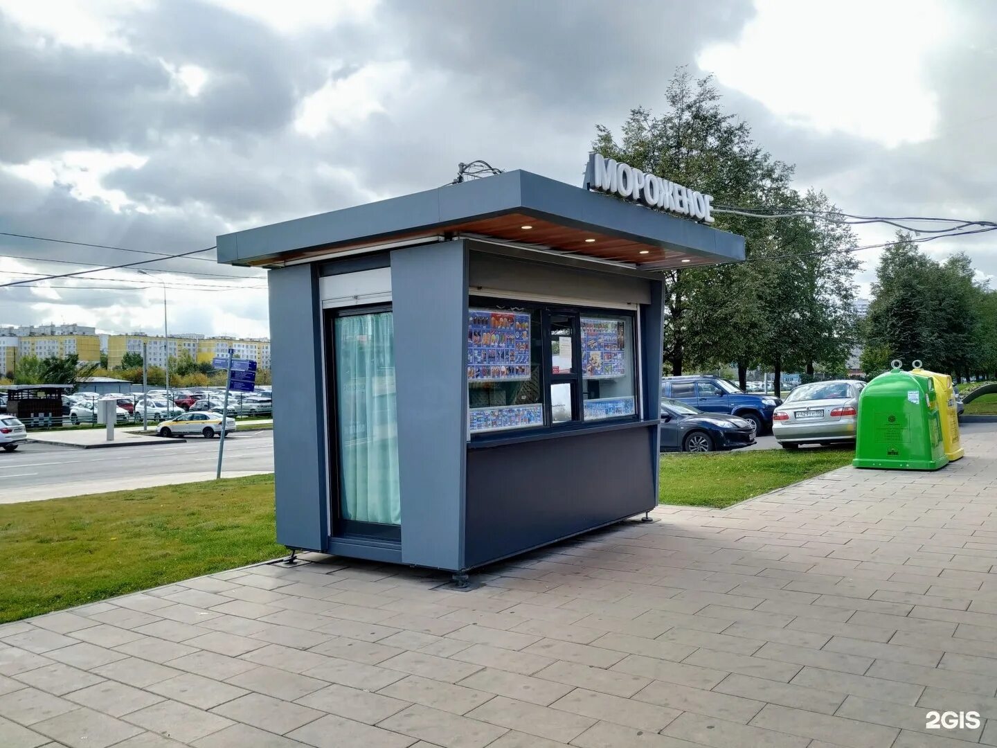 Мороженое киоск метро безымянка. Киоск мороженого. Передвижной киоск мороженого. Павильон мороженое. Уличный ларек.