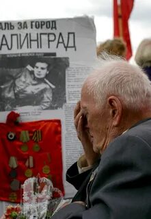 Помнит дату первого