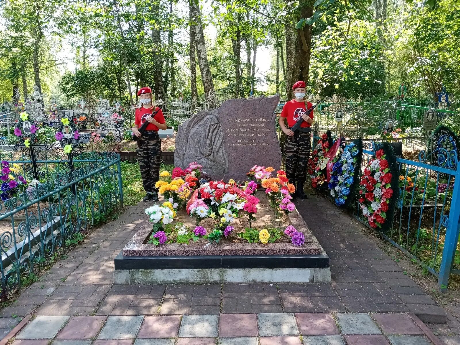 Погода лычково новгородской области демянский. Лычково Демянский район. Лычково Новгородская область Демянский район. Администрация Лычково Демянский район. Лычково памятник Ленинградским детям.