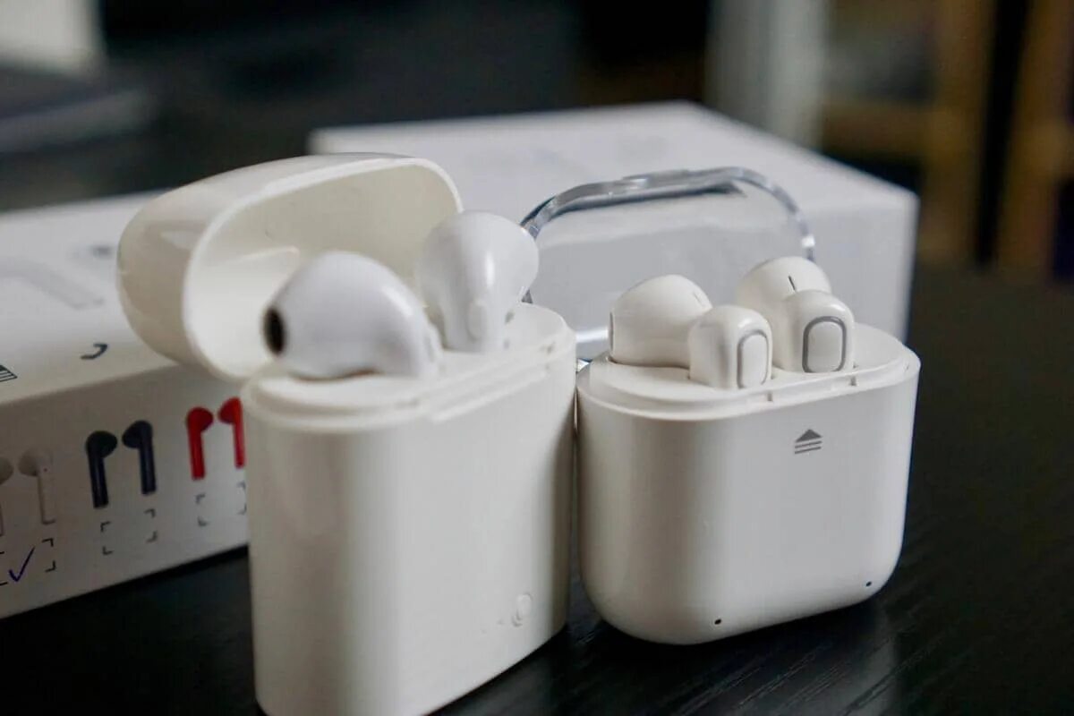 Как отличить айрподсы. Китайские airpods 2. аирподс 1 оригинал. аирподс 3. айрподсы китайский беспроводные наушники.