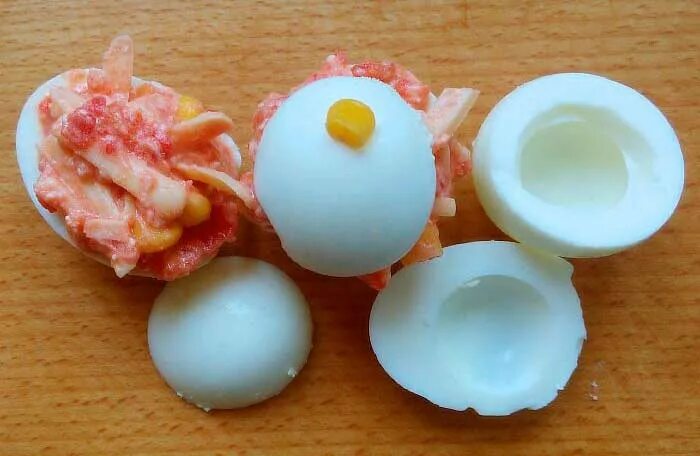 Можно ли есть варен яйца. Красный белок в курином яйце. Белок в вареном яйце.