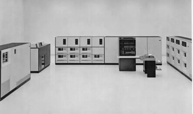 IBM 370 поколение ЭВМ. 3 Поколение ЭВМ IBM. ЭВМ 4 поколения IBM 370. Третье поколение поколение ЭВМ IBM—360,.