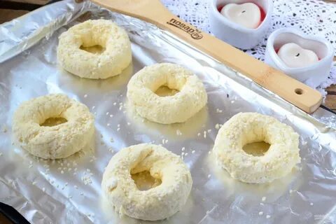 Творожно сырные бублики с кунжутом рецепт