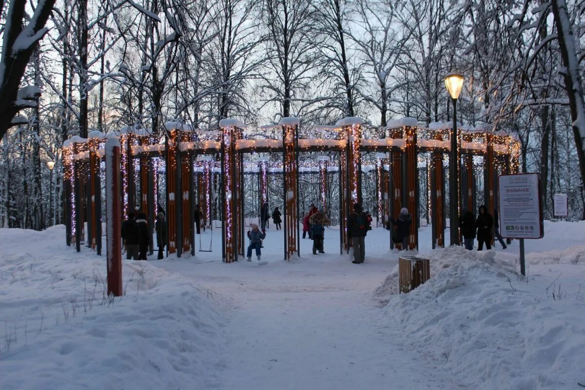 Савин парк Нижний Новгород. ЖК Савин парк Нижний Новгород. Парк Швейцария Нижний Новгород фонтан. Парк Швейцария шишка. Савин парк пик