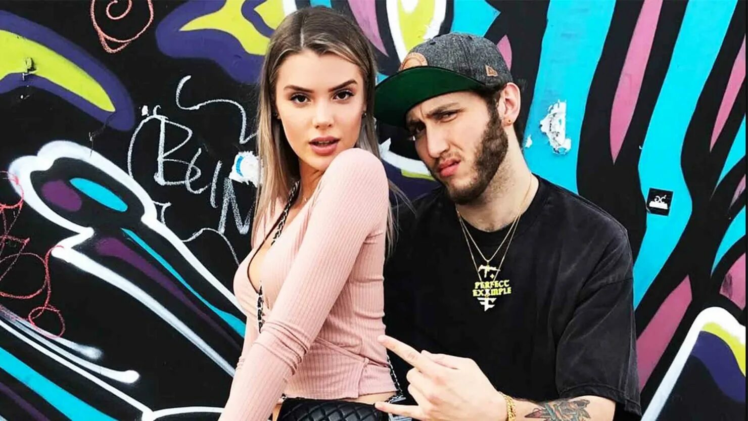 She a fan. Алиса Вайолет и Бэнкс. FAZE Banks. Alissa Noir Инстаграмм. Бэнкс парень Алисы.