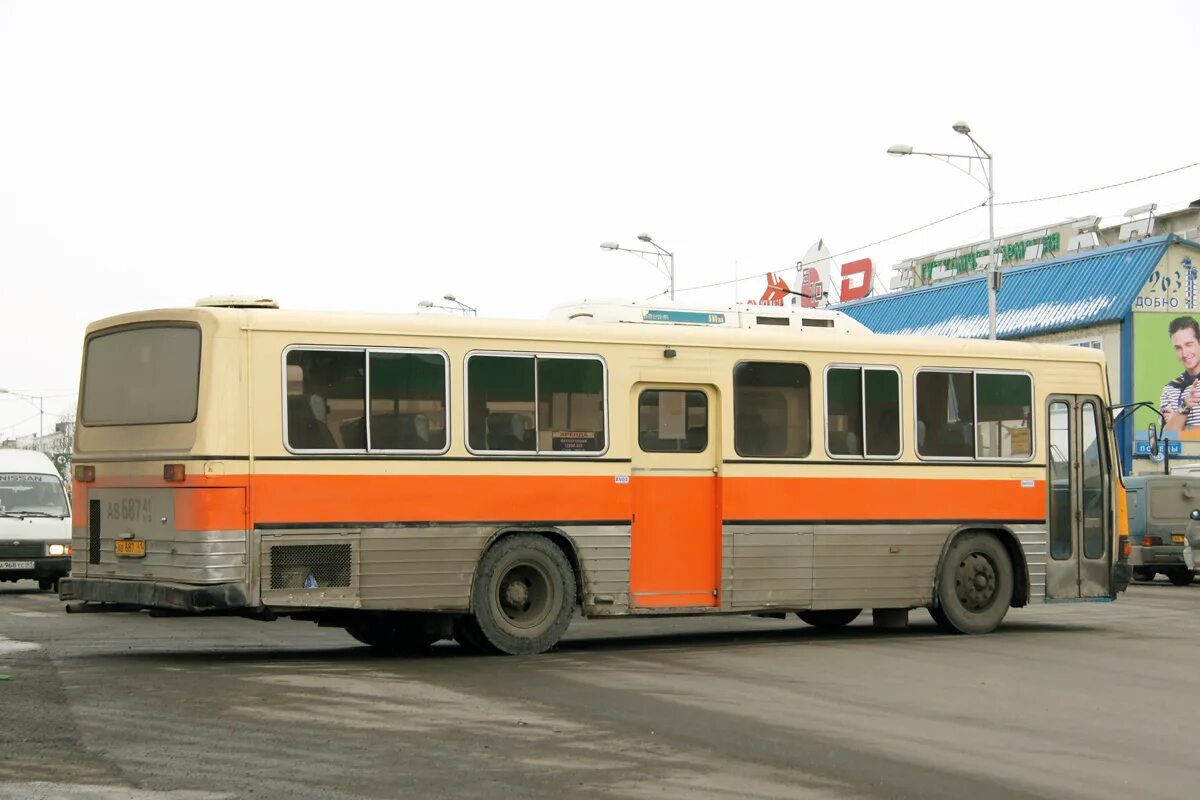 Поселок молодежный автобусы. Daewoo bs106 Петропавловск-Камчатский. 121 Автобус. 121 Автобус Макеевка. Bus 121.