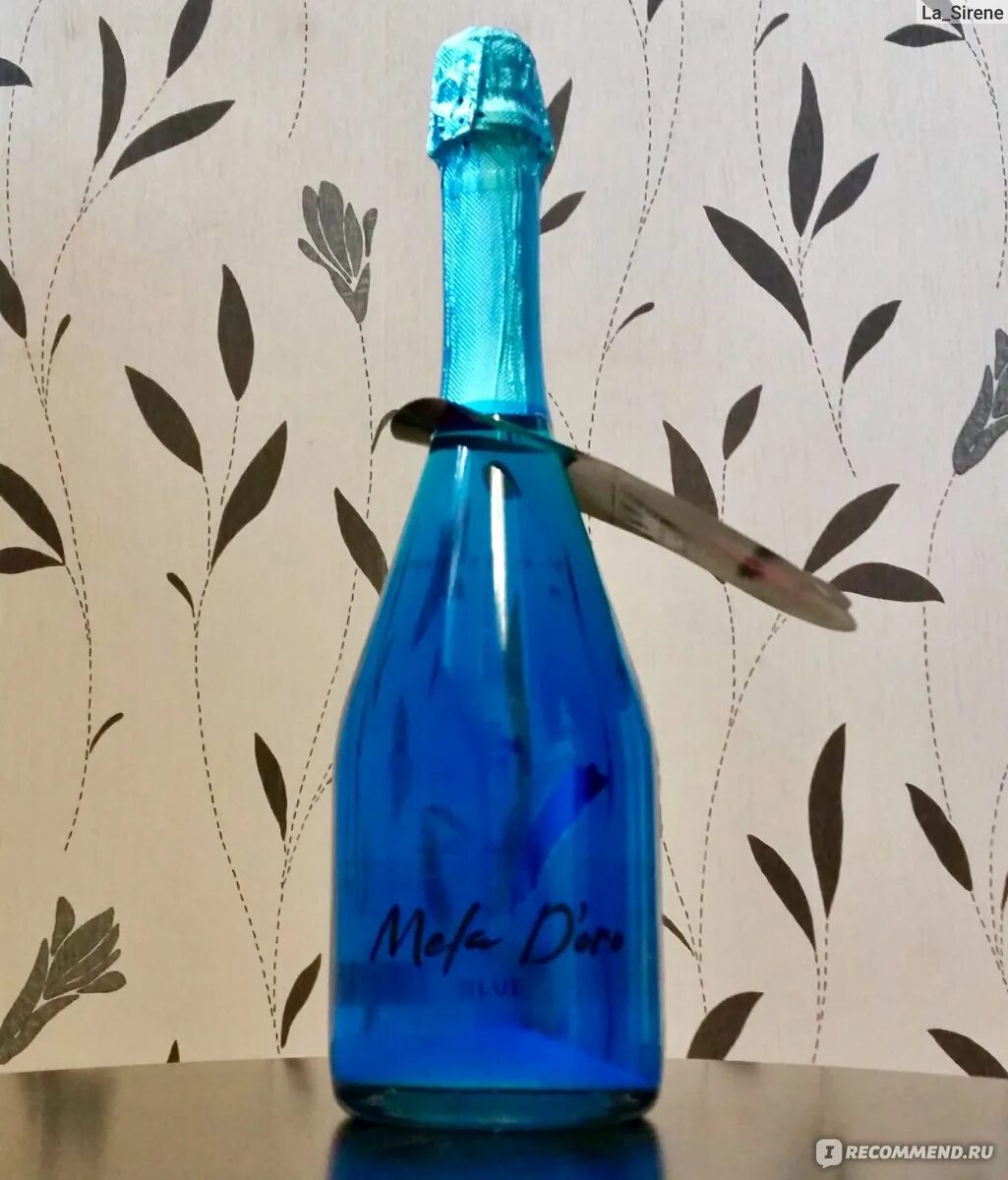 Голубое шампанское с блестками. Шампанское голубого цвета mela doro blue. mela d&#039;oro шампанское. винный напиток мела доро. коктейль винный mela d&#039;oro blue.