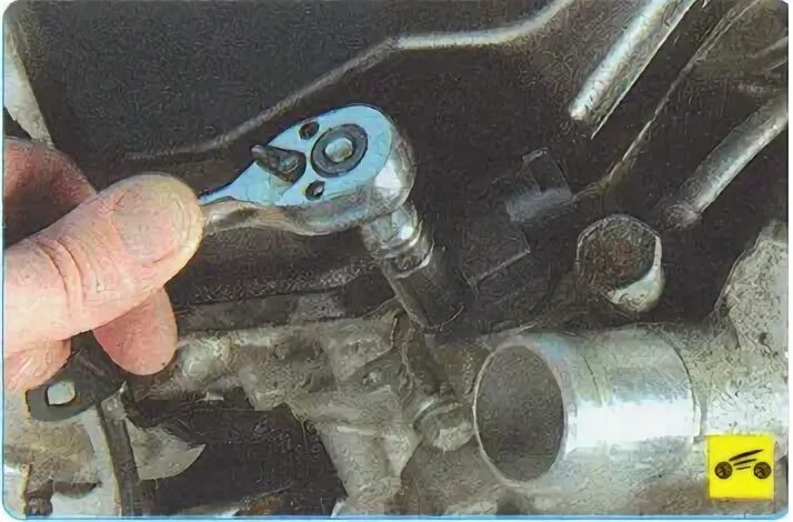 Датчик коленвала митсубиси аутлендер где находится Removing and installing crankshaft position sensor Mitsubishi Outlander XL