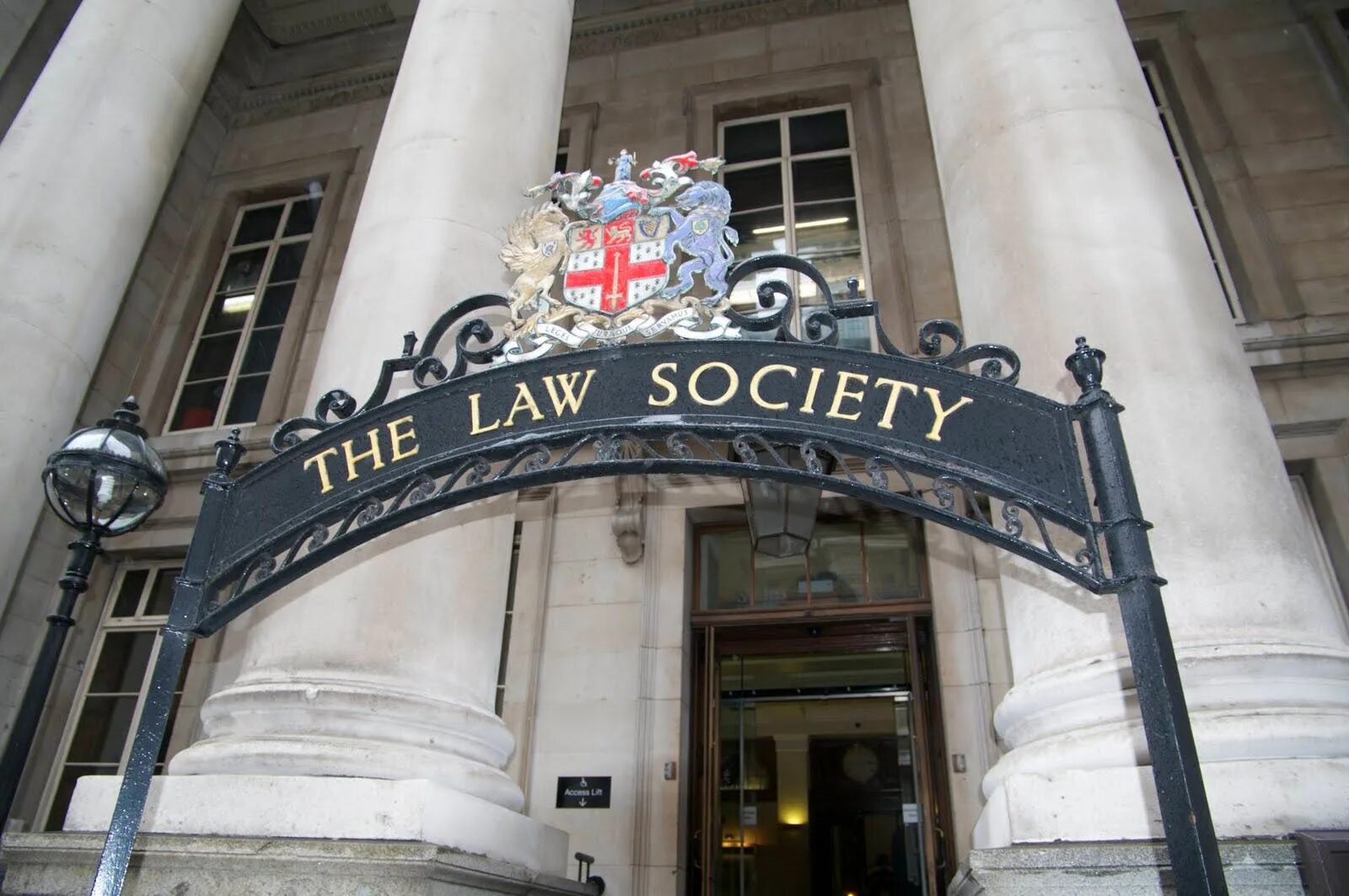 Ministry of justice. Law and Society. Law Society of England and Wales. High Court of Justice in London. High Court of Justice of England and Wales.
