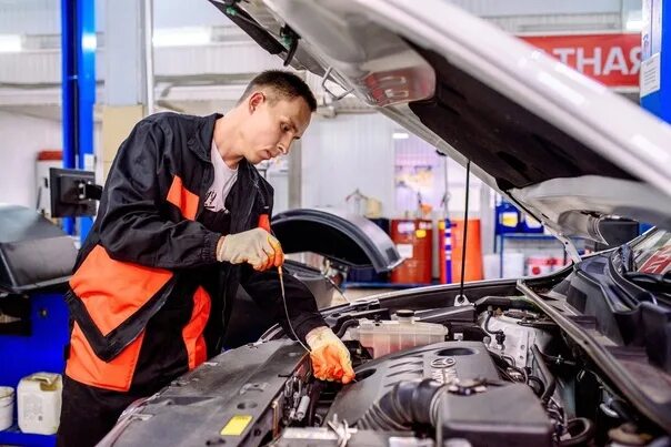 Авито работа автослесарь. Автослесарь. ищем автомеханика. автослесарь предприятие. автомеханик с опытом.