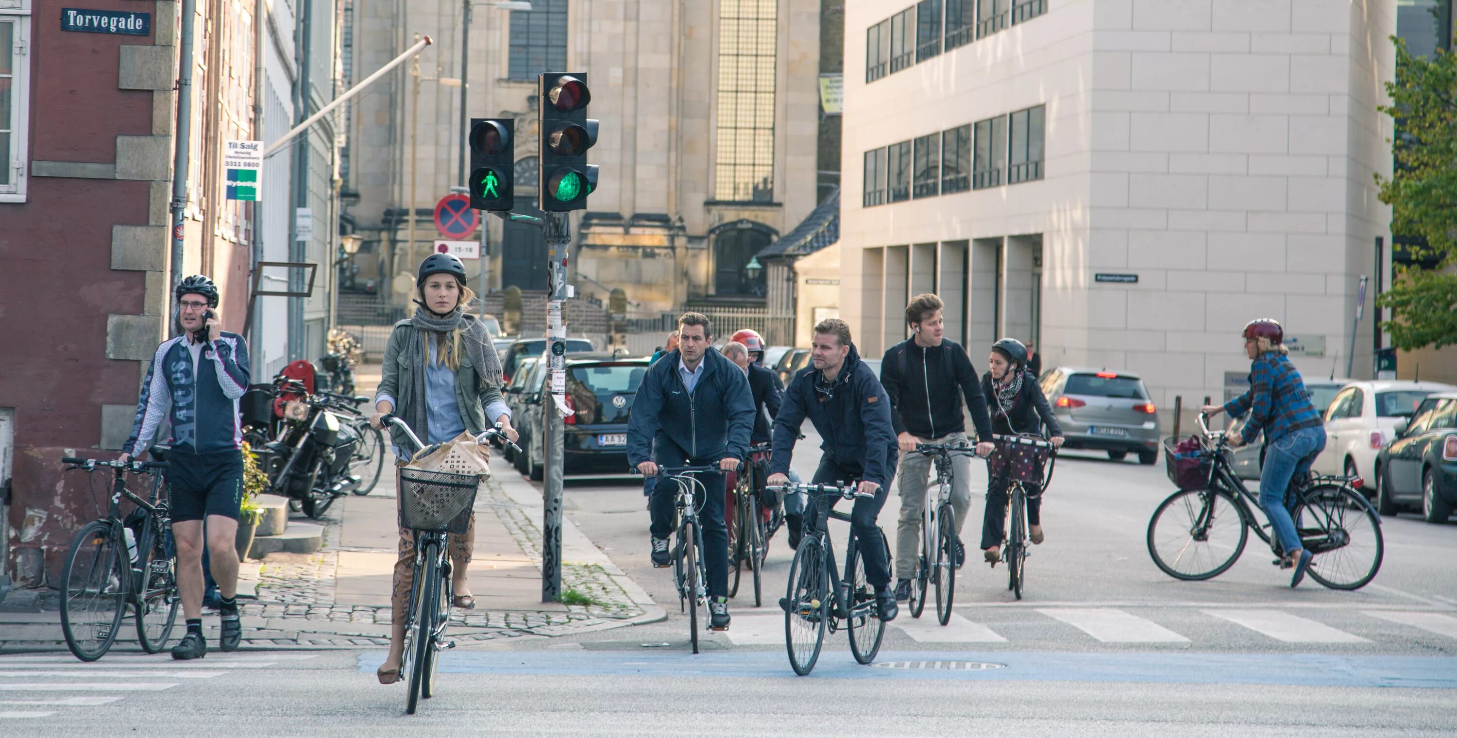 Who my bike. Милый велосипед. Футболка let's bike it. Известные люди и велосипед. Cycle in a bike lane.