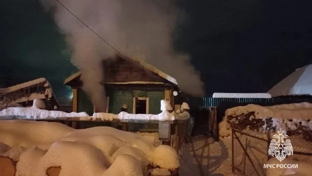 После 8 декабря. Пожар в Белорецке. Дома пожар Уфа. Пожарные в Мороз. Очень большой пожар.